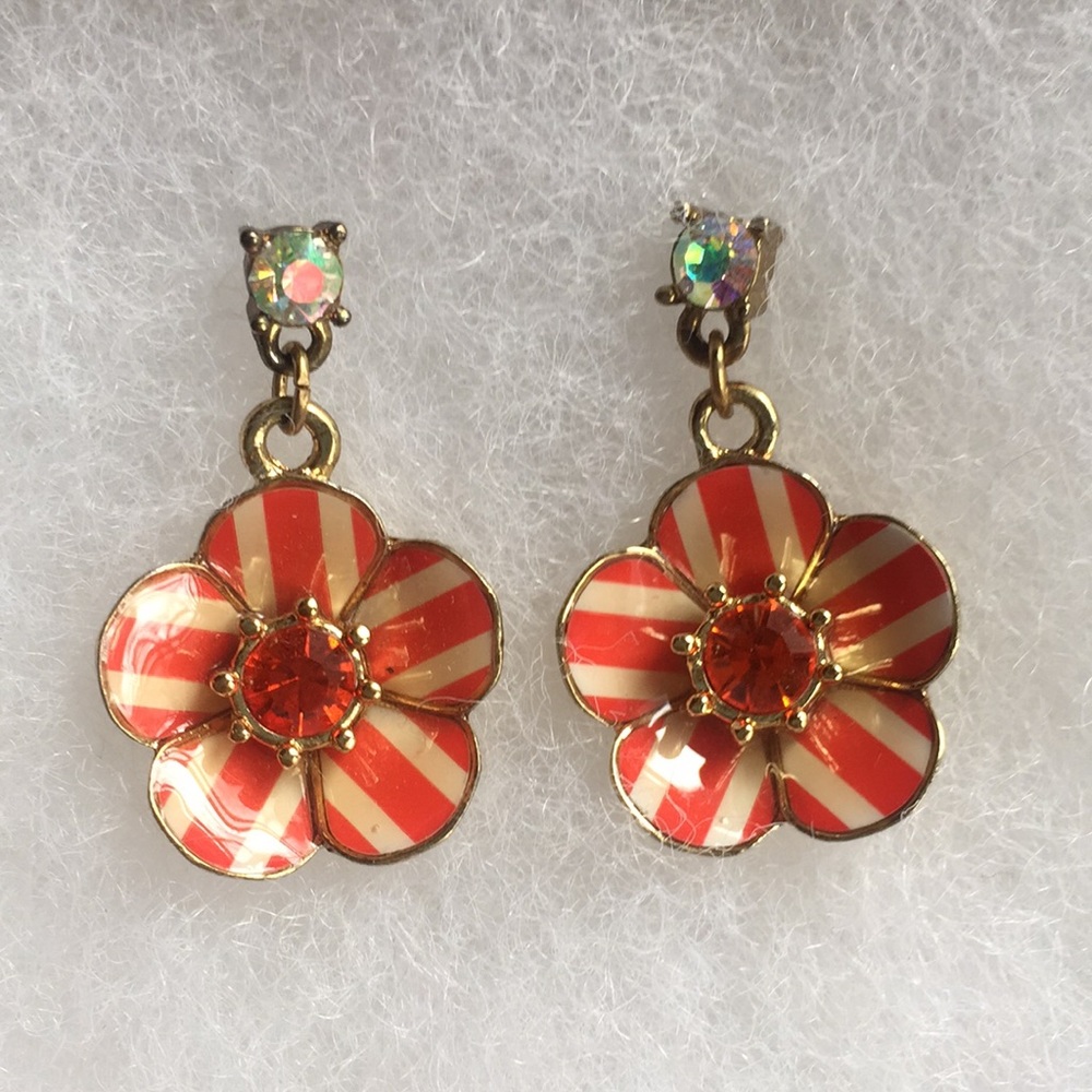 🌸 Betsey Johnson red flower earrings 🌺